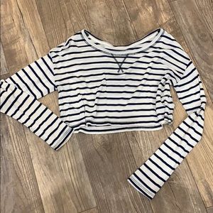 Long sleeve crop